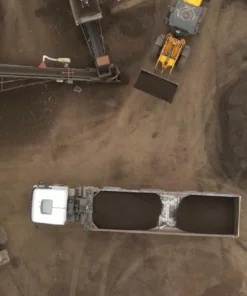 Vista aérea de la planta Hi-Soil y carga de compost a granel